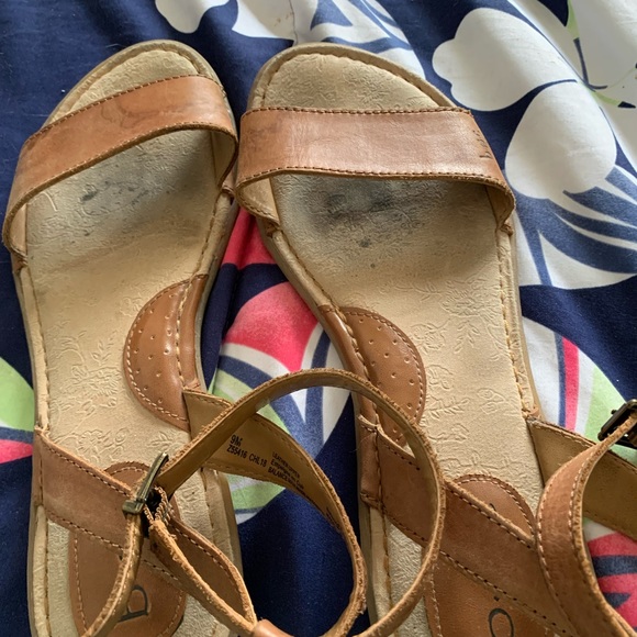B.O.C. Woman’s tan leather straps sandals size 9 ** 4 for $ 25.00 ** - Picture 5 of 9